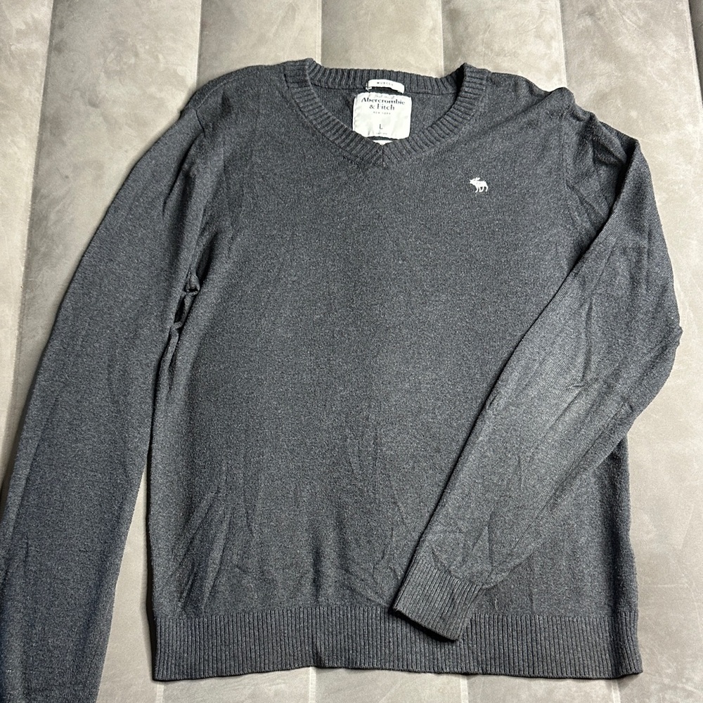 Abercrombie & Fitch Charcoal V-Neck Muscle Sweater Size Large
